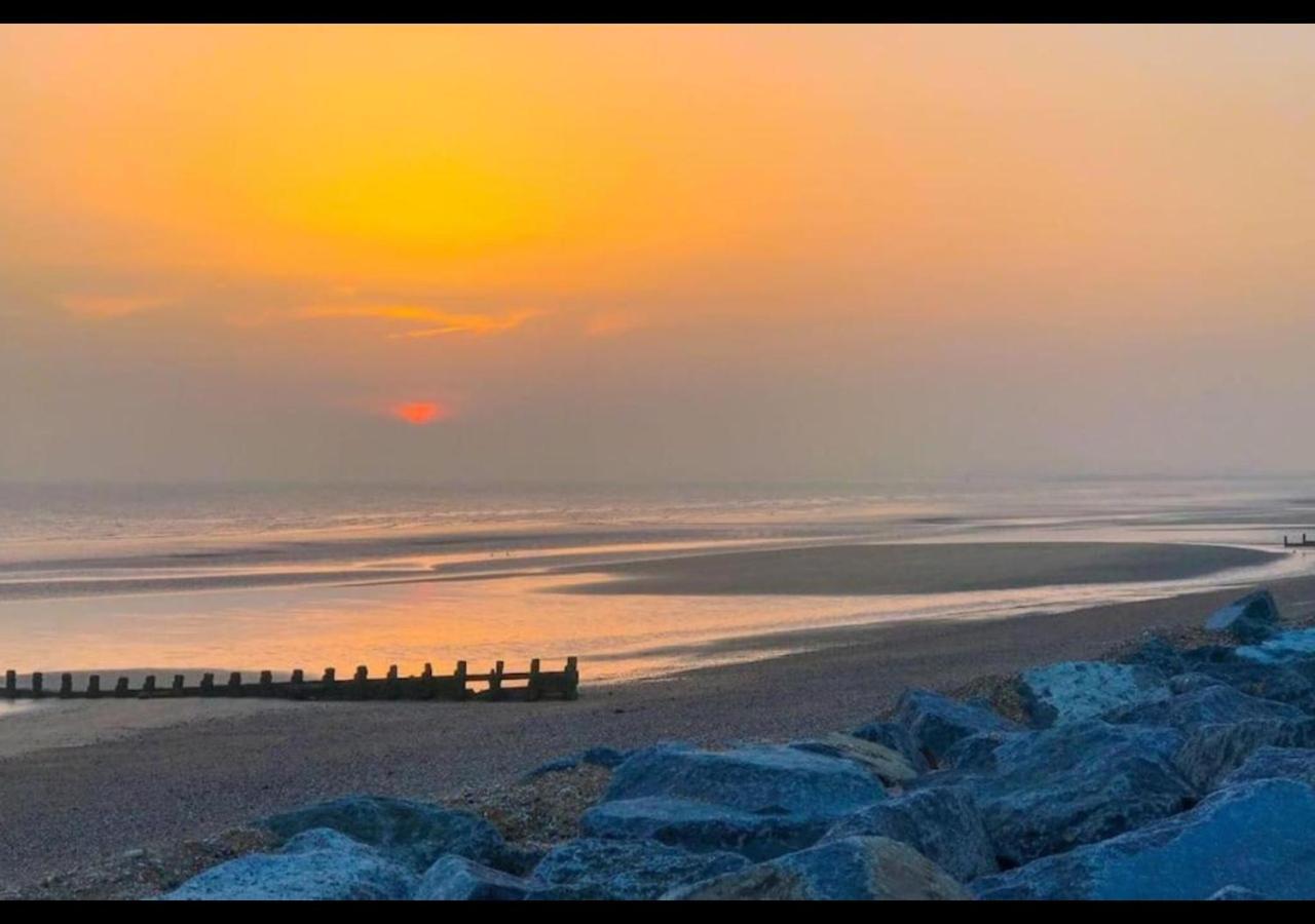 Mp768 - Camber Sands Holiday Park - Huge Lodge - Small Dog Friendly - Sleeps 8 Экстерьер фото