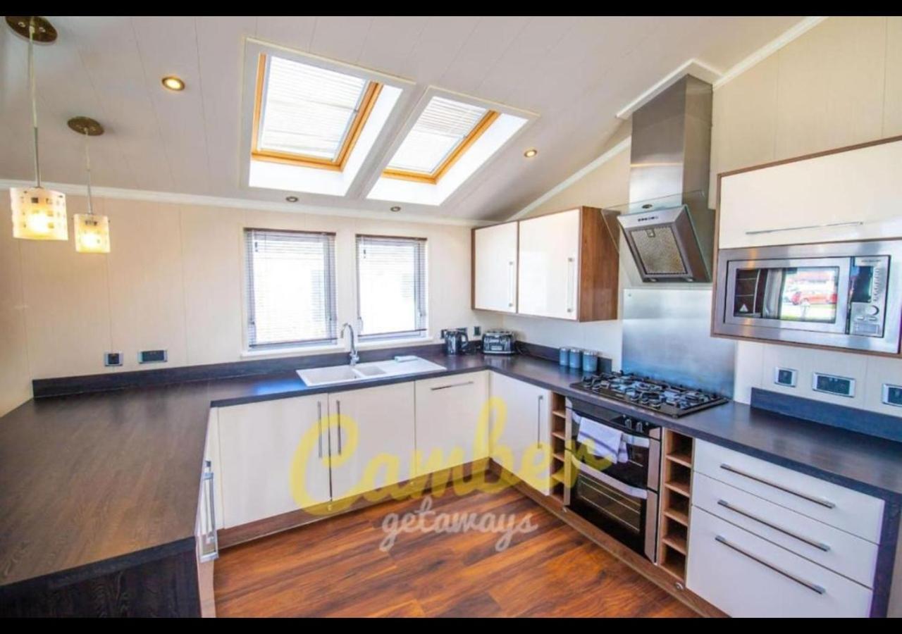 Mp768 - Camber Sands Holiday Park - Huge Lodge - Small Dog Friendly - Sleeps 8 Экстерьер фото