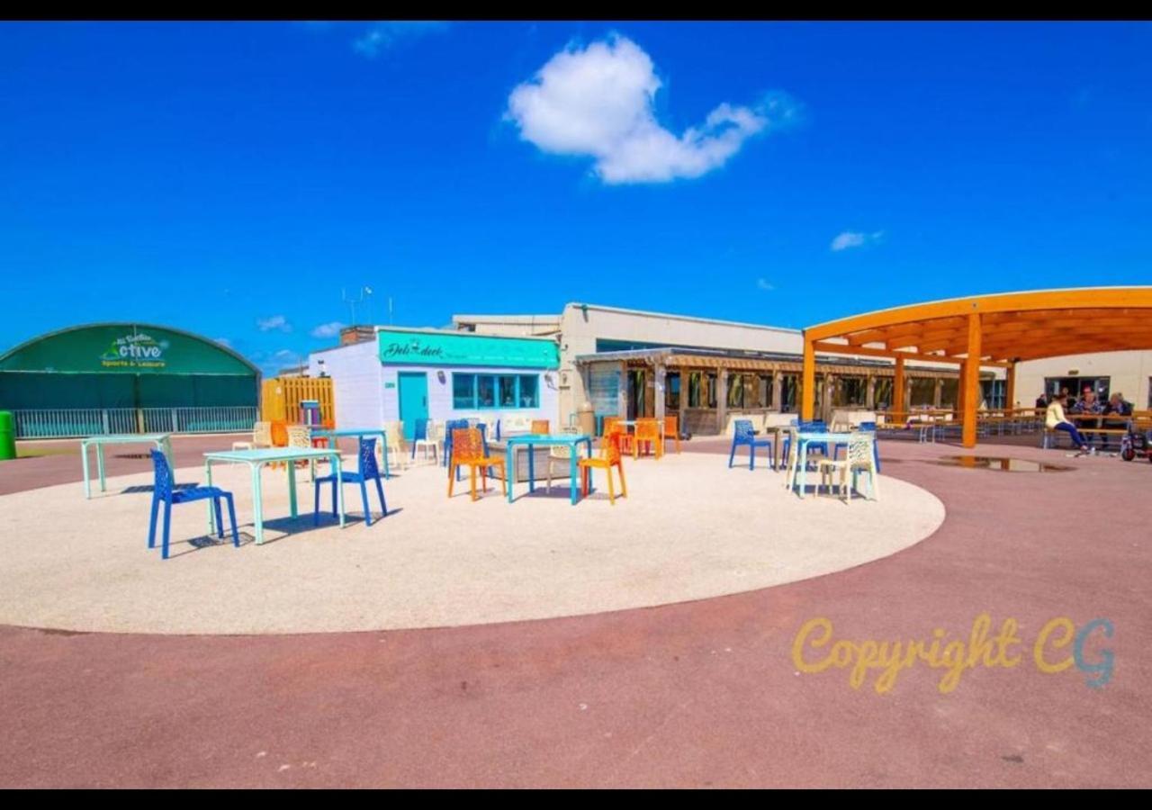 Mp768 - Camber Sands Holiday Park - Huge Lodge - Small Dog Friendly - Sleeps 8 Экстерьер фото